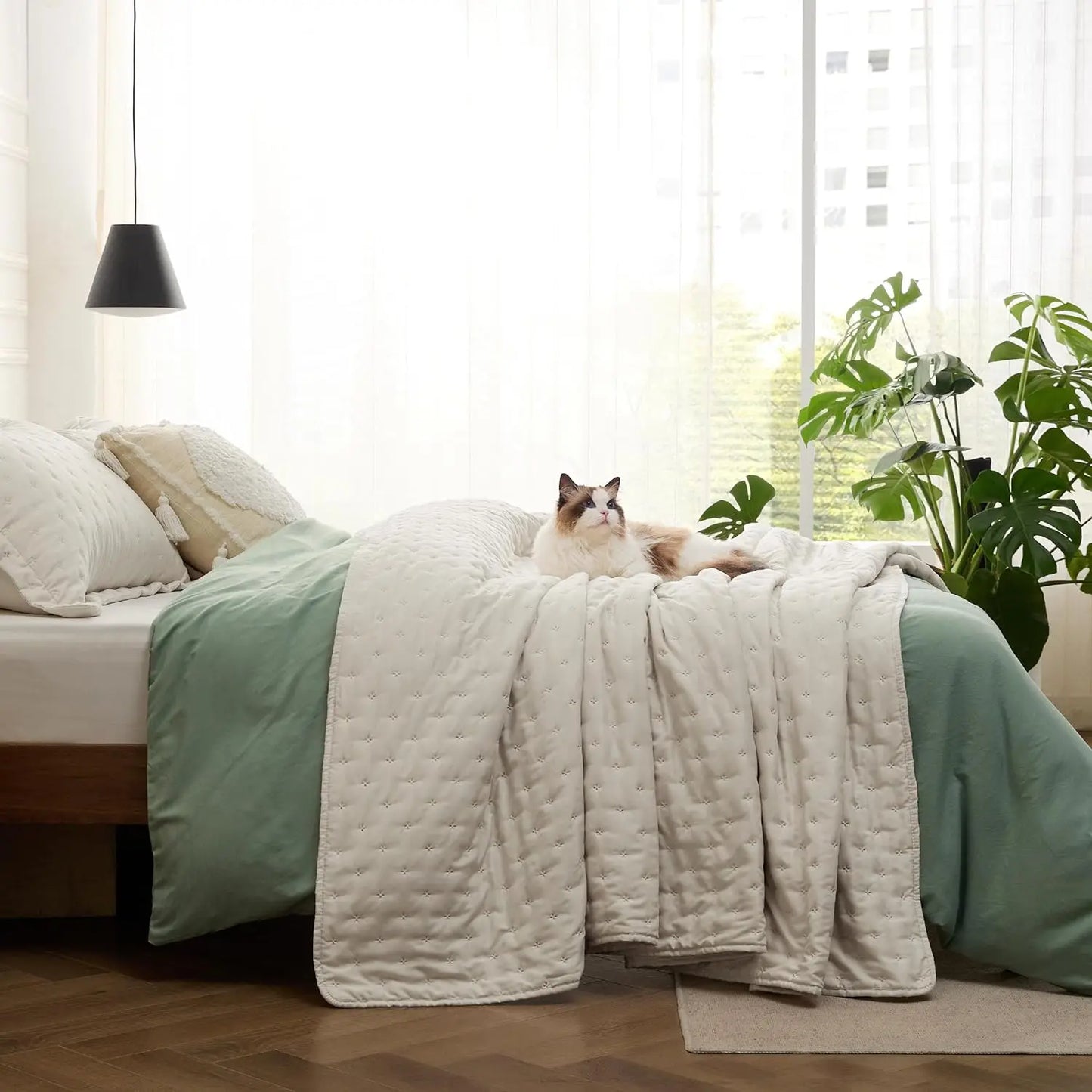 Bedsure Extra Long Quilt Set - Soft Ultrasonic - Clover Bedspread